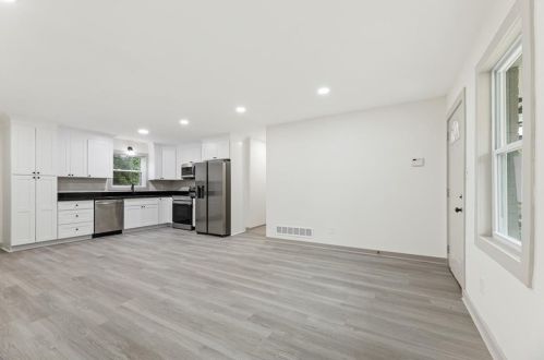 2014 Jones Rd, Atlanta GA  30318-5910 exterior