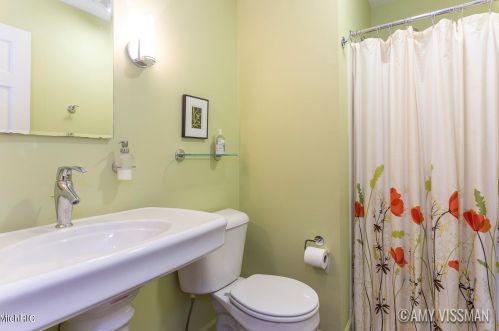 2335 Radcliff Vlg Dr, Grand Rapids MI 49546-5758 exterior