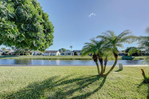 5136 Mirror Lk Blvd, Boynton Beach FL 33472-1211 exterior