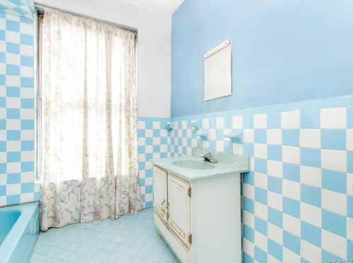 1923 Hennessy Pl, Bronx NY 10453-2910 exterior