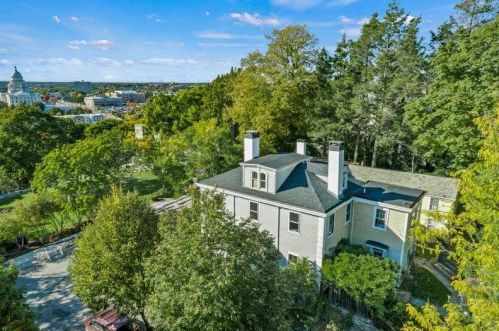 2 Cushing St, Providence RI 02906-2228 exterior