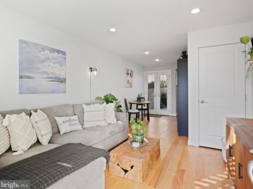 903 Princess St, Alexandria VA  22314-2244 exterior