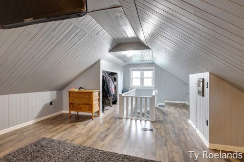 919 Leonard St, Grand Rapids MI 49504-4153 exterior