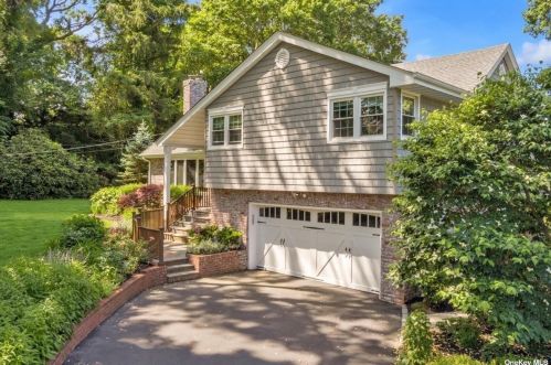 8 Ridge Dr, Huntington Station, NY 11747-1012