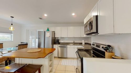 758 93 Ave, Naples FL 34108-2441 exterior