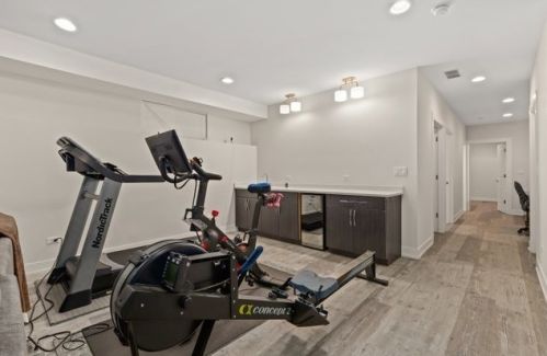 641 Bowen Ave, Chicago IL  60653-2824 exterior