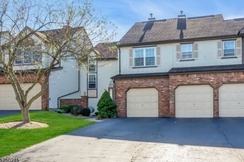 1605 Vroom Dr, Bridgewater, NJ 08807-7010