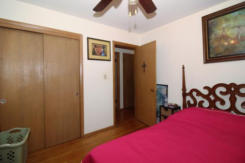 7406 Derby Pl, Milwaukee WI 53209-5841 exterior