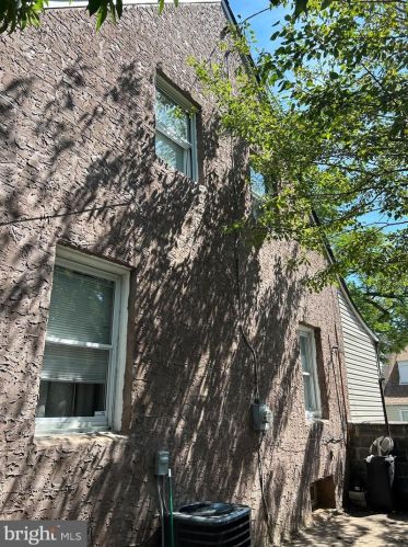 1116 White St, Chester PA 19013-6428 exterior