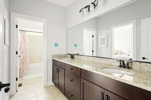 256 Elmhurst Ave, Elmhurst IL 60126-2961 exterior