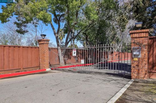 4805 Clayton Rd, Concord CA  94521-2989 exterior