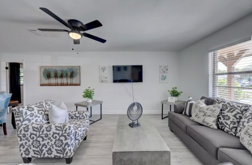 543 Greenway Ter, Fort Pierce FL  34983-2642 exterior