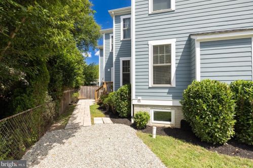 300 Mount Vernon Ave, Alexandria VA  22301-2232 exterior