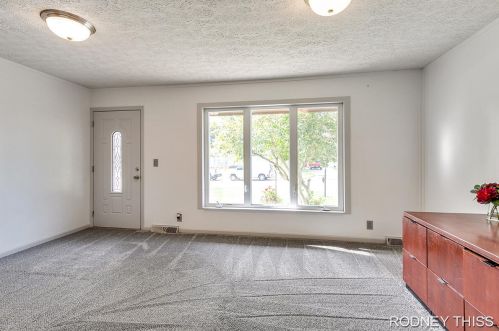 611 Kingsbury St, Grand Rapids, MI 49544-6951