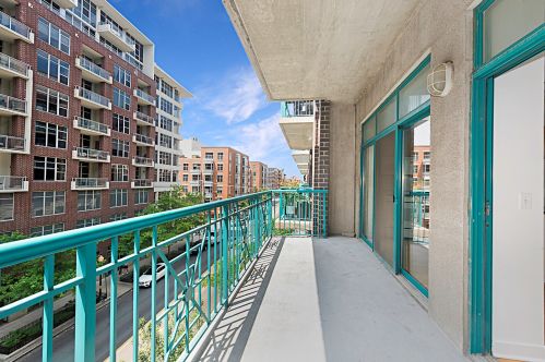 910 Madison St, Chicago IL  60607-2633 exterior