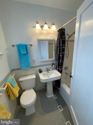 1418 Martha Custis Dr, Alexandria VA 22302-2028 exterior