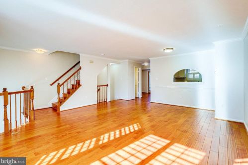 6026 Lands End Ln, Alexandria VA 22315-2669 exterior