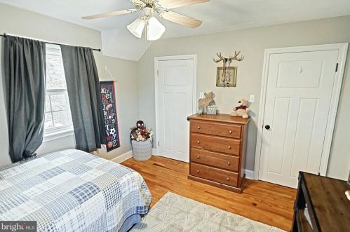 68 Maple Ave, Littlestown PA 17340-1312 exterior