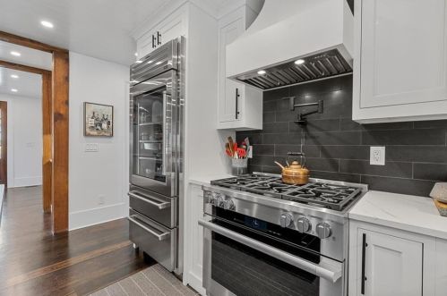 172 Blackland Dr, Atlanta GA  30342-4404 exterior