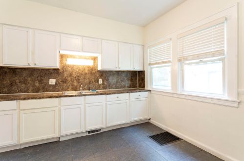 1000 Tamarack Ave, Grand Rapids MI 49504-3038 exterior