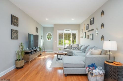 5 Cicely Ct, Sparta NJ  07871-8604 exterior