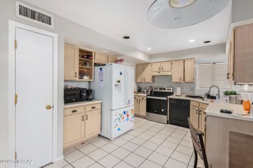 3044 Country Meadow Dr, Tucson AZ  85742-4855 exterior