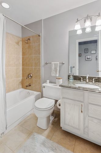 656 Buckingham Pl, Chicago IL  60657-2473 exterior