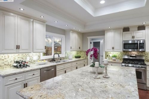 1870 Elinora Dr, Concord CA 94523-2815 exterior