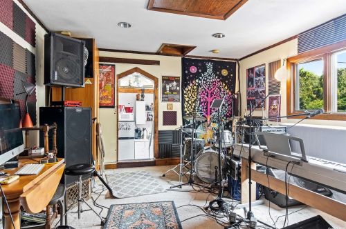 12 Cedarwood Dr, Huntington Station NY 11746-1305 exterior