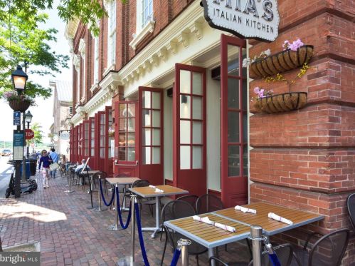 1302 Commonwealth Ave, Alexandria VA 22301-2021 exterior