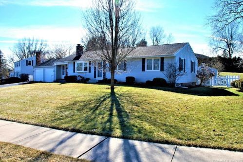 6 Buchanan Rd, Enfield, CT 06082-5306