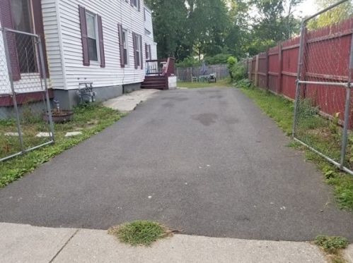 54 Osgood St, Springfield, MA 01107-2106