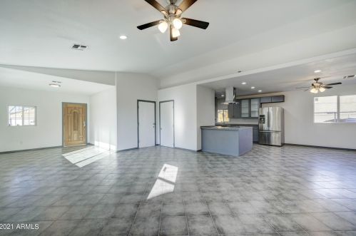 1715 28th Dr, Phoenix AZ 85051-4011 exterior