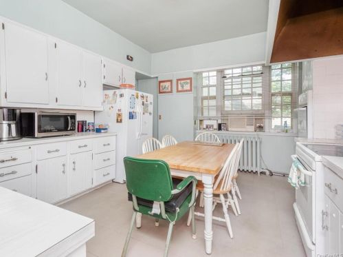 27 Forster Ave, Mount Vernon NY 10552-3409 exterior