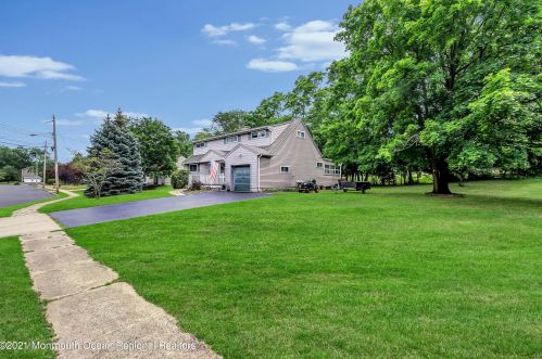 5 Carole Dr, Oakhurst NJ  07755-1202 exterior