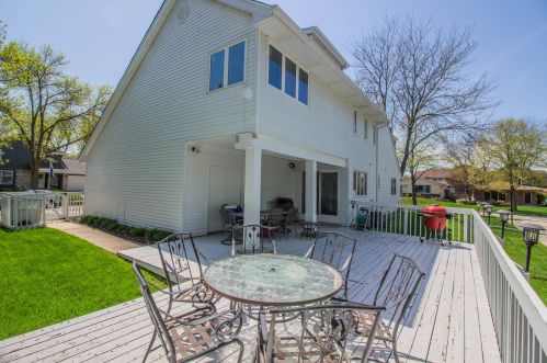 2424 Parnell Ave, Milwaukee, WI 53221-4253