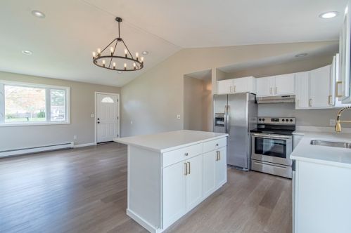 105 Joan St, Springfield MA  01129-1533 exterior