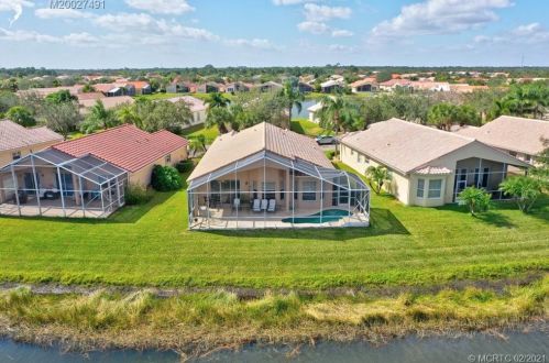 332 Shoreline Cir, Fort Pierce FL 34986-2913 exterior