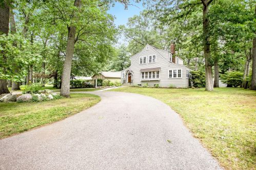 402 Channel Rd, Meskegon, MI 49445-2708