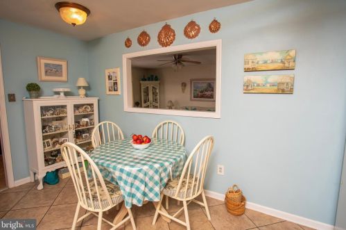 2066 Harbour Dr, Palmyra NJ 08065-1111 exterior