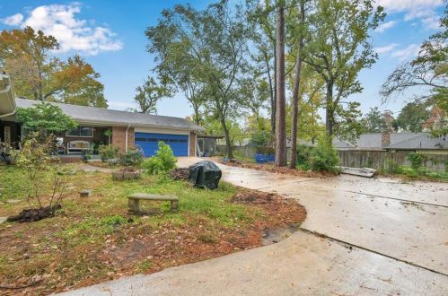 229 Elmwood St, Huntsville TX 77320-3408 exterior