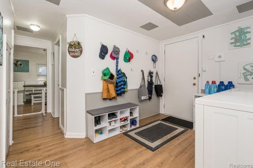 2475 Culbertson Ave, Rochester MI 48307-4610 exterior