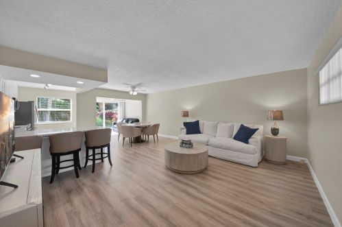 35 Colonial Club Dr, Boynton Beach, FL 33435-8410