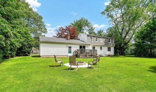 46 Eldridge St, Manchester CT 06040-5500 exterior