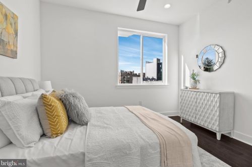 654 13 St, Philadelphia PA 19123-2427 exterior