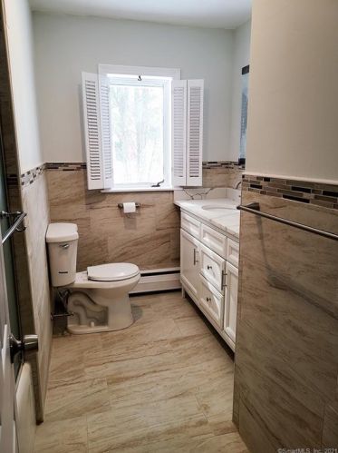 99 Elm St, North Haven CT 06473-2509 exterior