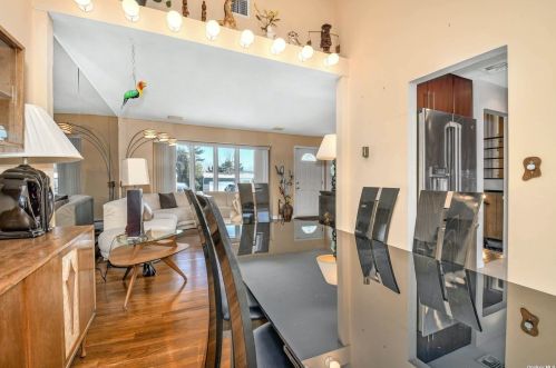 28 Gaymor Ln, Commack NY 11725-1306 exterior