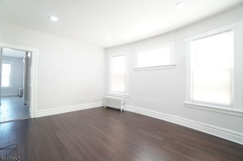 31 Kling St, Town Center NJ  07052-5510 exterior