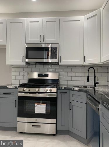 5014 15th St, Philadelphia, PA 19141-2213