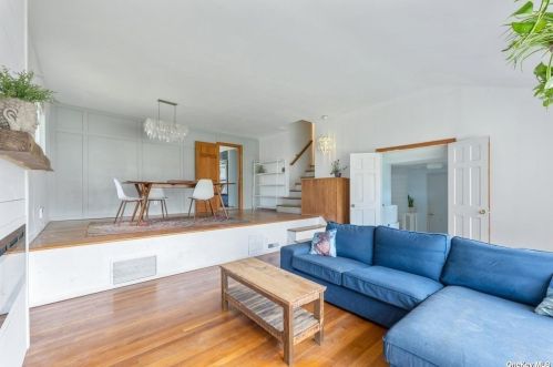 2 Miandra Ct, Huntington Station NY 11746-1116 exterior